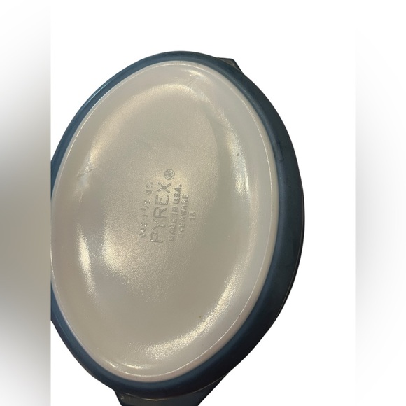 Pyrex Golden Bouquet 1.5 qt Blue and Gold Casserole Dish (1965) - Picture 8 of 11